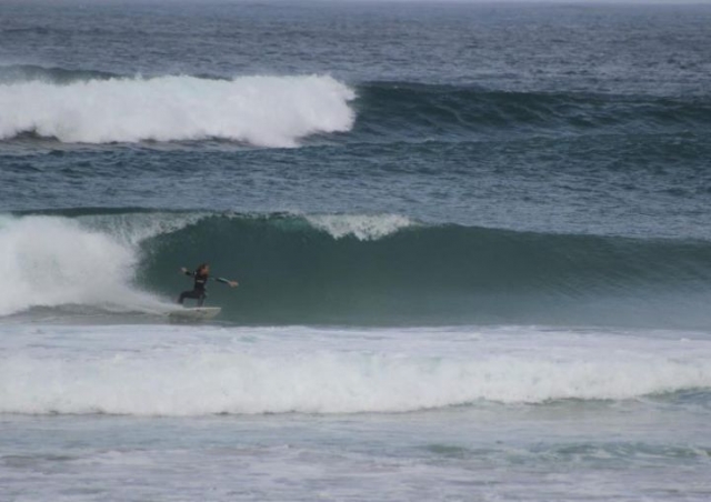  在 Lege Cap Ferret 半岛冲浪 